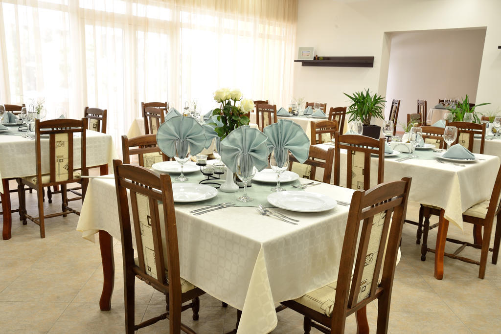 Glicinia Hotel โกลเดน แซนส์ ภายนอก รูปภาพ