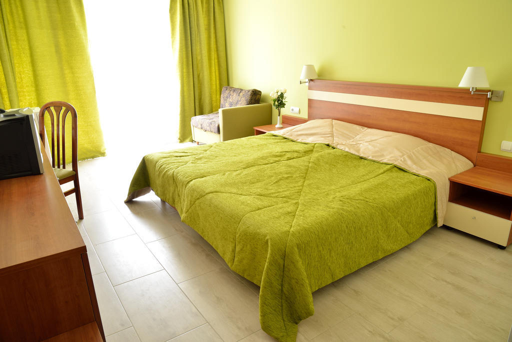 Glicinia Hotel โกลเดน แซนส์ ห้อง รูปภาพ
