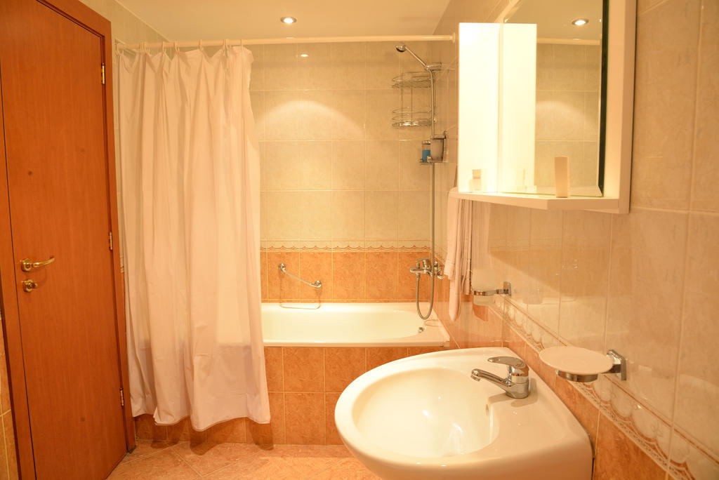 Glicinia Hotel โกลเดน แซนส์ ภายนอก รูปภาพ